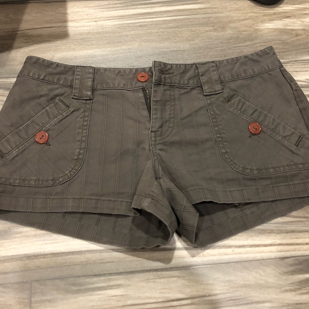 🏄‍♀️Volcom 🛹 shorts with pockets!